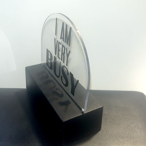 Nwt table top light LED color changing light says -“I AM VERY BUSY” w/batteries - Picture 8 of 12